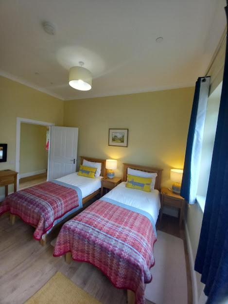 קלנדר Stunning Village Centre Holiday Home מראה חיצוני תמונה